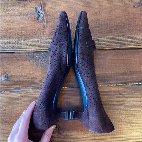 Stuart Weitzman Brown kitten Heels - Picture 4 of 10